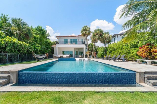 200 N Lake Drive, Lantana, FL 33462