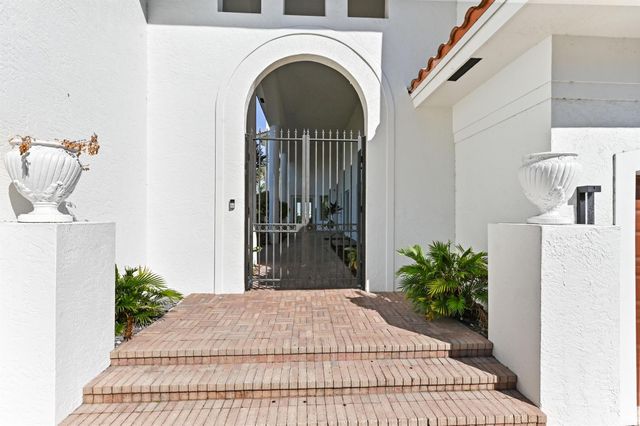 200 N Lake Drive, Lantana, FL 33462