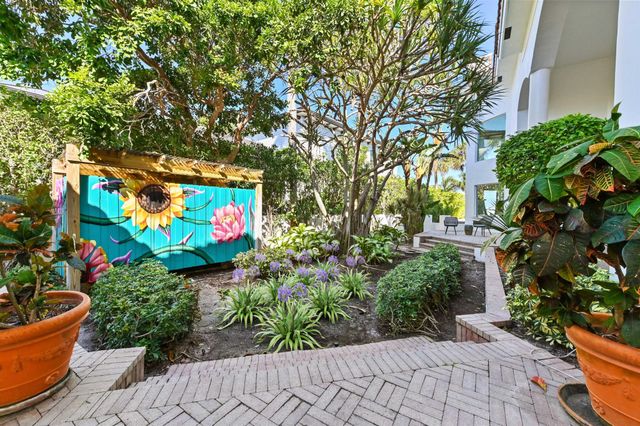 200 N Lake Drive, Lantana, FL 33462