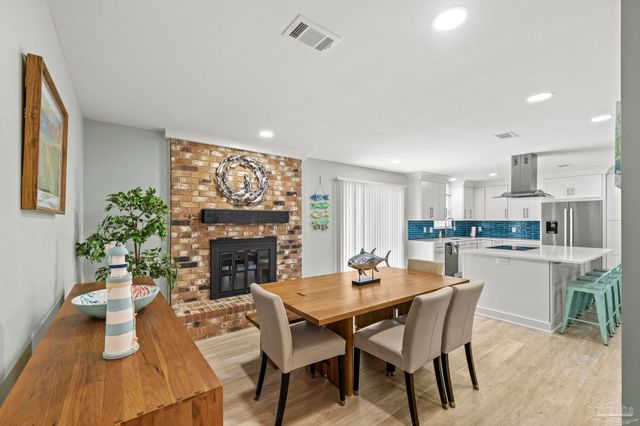 420 Dolphin St, Gulf Breeze, FL 32561