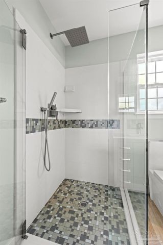 420 Dolphin St, Gulf Breeze, FL 32561