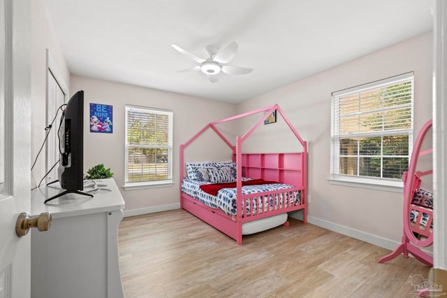 420 Dolphin St, Gulf Breeze, FL 32561