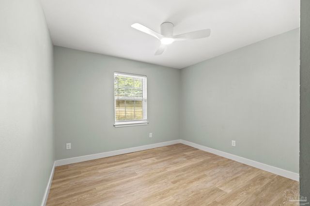 420 Dolphin St, Gulf Breeze, FL 32561