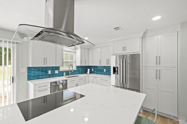 420 Dolphin St, Gulf Breeze, FL 32561