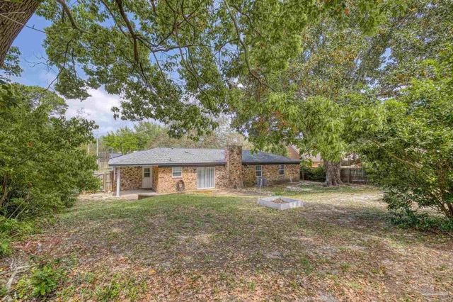 420 Dolphin St, Gulf Breeze, FL 32561