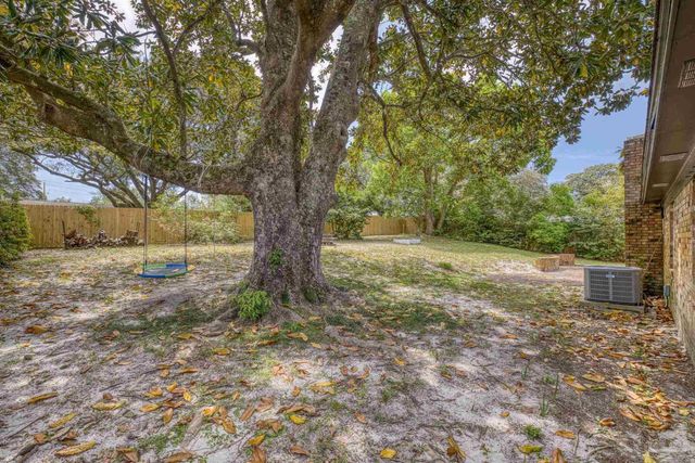 420 Dolphin St, Gulf Breeze, FL 32561