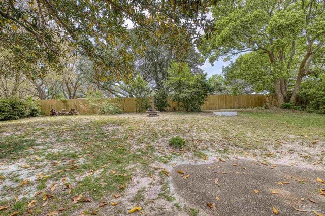 420 Dolphin St, Gulf Breeze, FL 32561