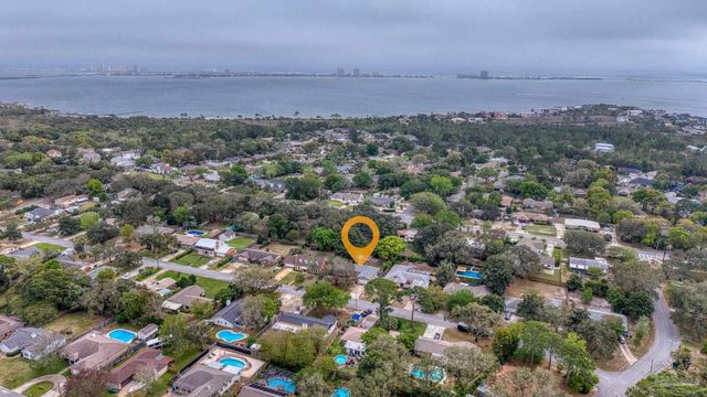 420 Dolphin St, Gulf Breeze, FL 32561