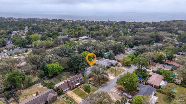 420 Dolphin St, Gulf Breeze, FL 32561