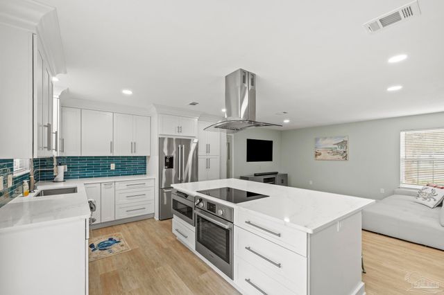 420 Dolphin St, Gulf Breeze, FL 32561