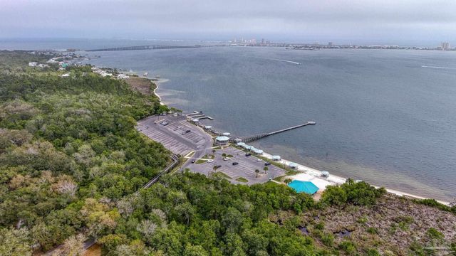 420 Dolphin St, Gulf Breeze, FL 32561