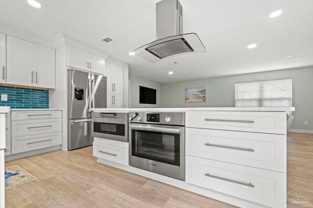 420 Dolphin St, Gulf Breeze, FL 32561