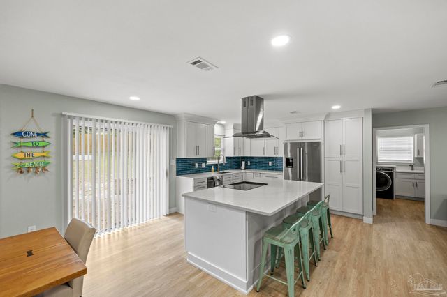 420 Dolphin St, Gulf Breeze, FL 32561