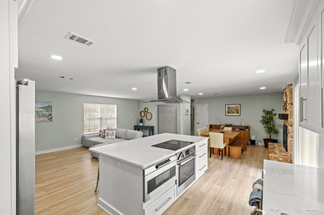 420 Dolphin St, Gulf Breeze, FL 32561