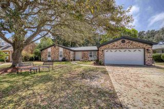 420 Dolphin St, Gulf Breeze, FL 32561