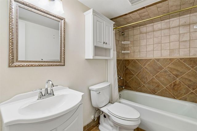 10387 CARROLLWOOD LANE 303, Tampa, FL 33618