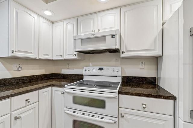 10387 CARROLLWOOD LANE 303, Tampa, FL 33618