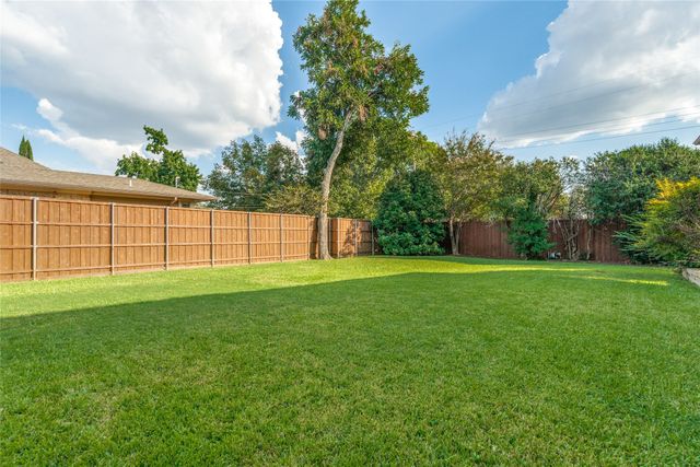 5650 Charlestown Drive, Dallas, TX 75230