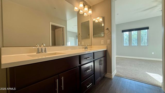 2821 S SKYLINE Drive 124, Mesa, AZ 85212