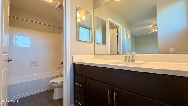 2821 S SKYLINE Drive 124, Mesa, AZ 85212