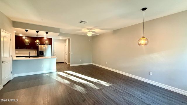 2821 S SKYLINE Drive 124, Mesa, AZ 85212