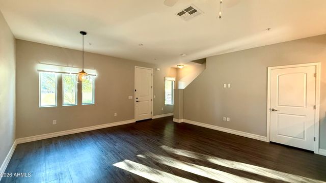 2821 S SKYLINE Drive 124, Mesa, AZ 85212