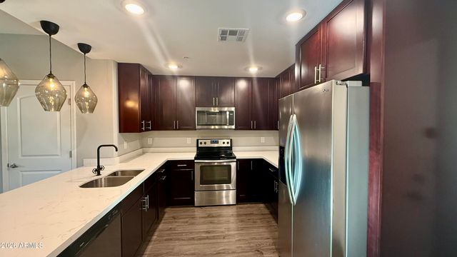 2821 S SKYLINE Drive 124, Mesa, AZ 85212