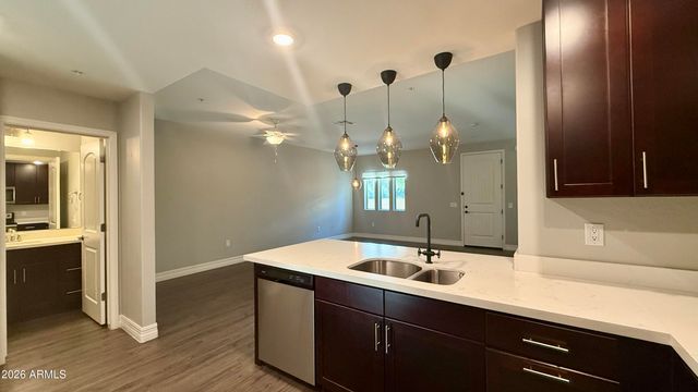 2821 S SKYLINE Drive 124, Mesa, AZ 85212