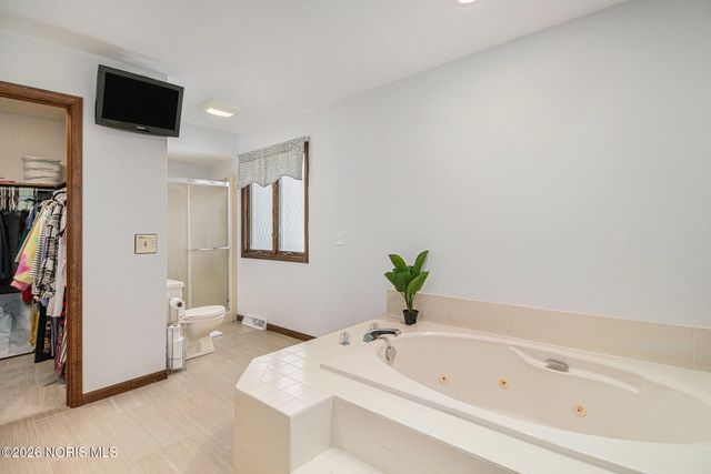 500 Rutledge Court, Perrysburg, OH 43551