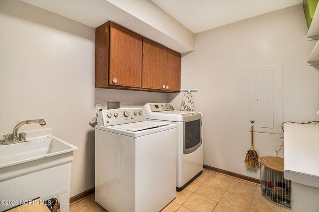 500 Rutledge Court, Perrysburg, OH 43551