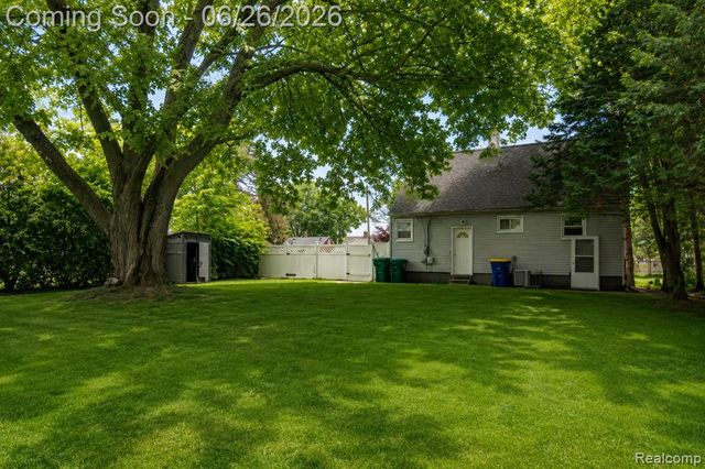 28546 Marquette Street, Garden City, MI 48135