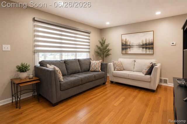 28546 Marquette Street, Garden City, MI 48135