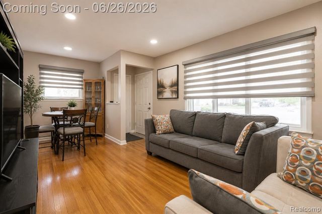 28546 Marquette Street, Garden City, MI 48135