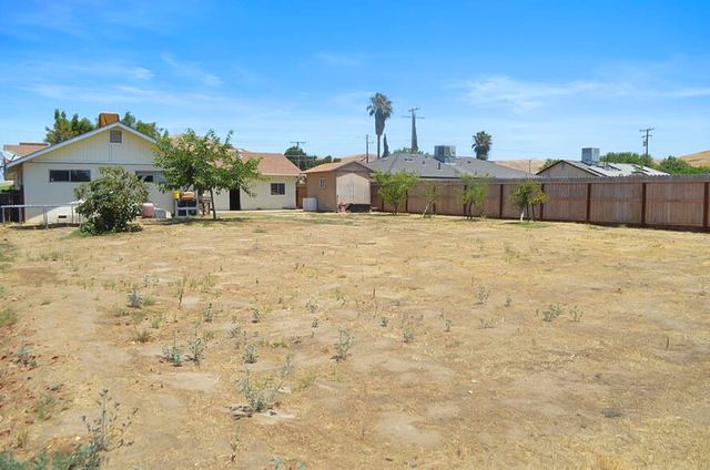 793 Pioneer Avenue, Porterville, CA 93257