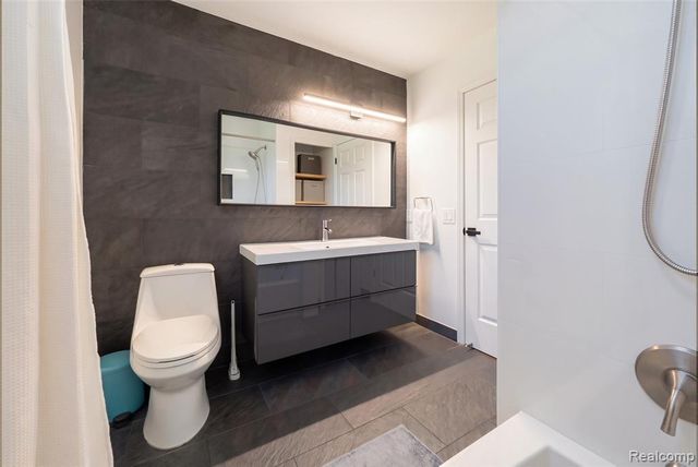 5627 Seabreeze Lane 3, Sterling Heights, MI 48310