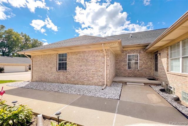 5627 Seabreeze Lane 3, Sterling Heights, MI 48310