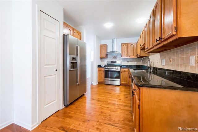 5627 Seabreeze Lane 3, Sterling Heights, MI 48310