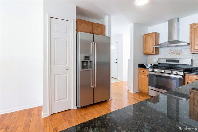 5627 Seabreeze Lane 3, Sterling Heights, MI 48310