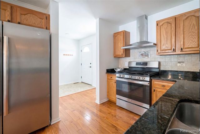 5627 Seabreeze Lane 3, Sterling Heights, MI 48310