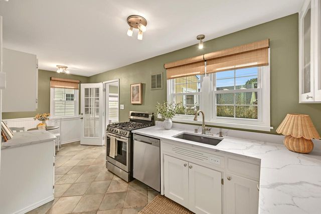 2425 N 81st STREET, Wauwatosa, WI 53213