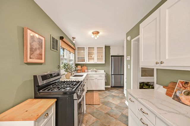 2425 N 81st STREET, Wauwatosa, WI 53213