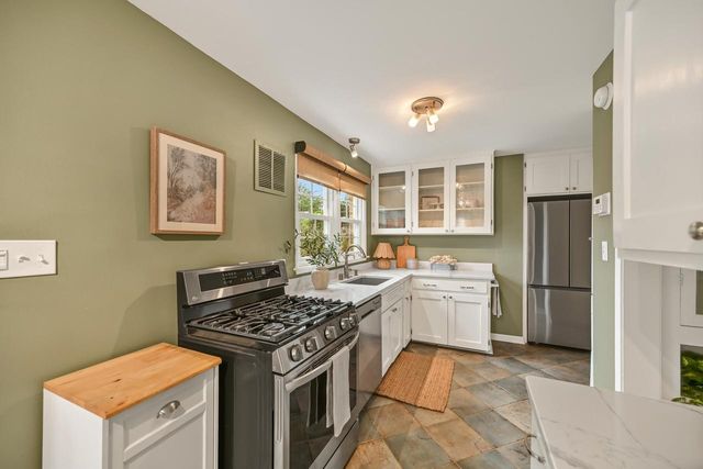 2425 N 81st STREET, Wauwatosa, WI 53213