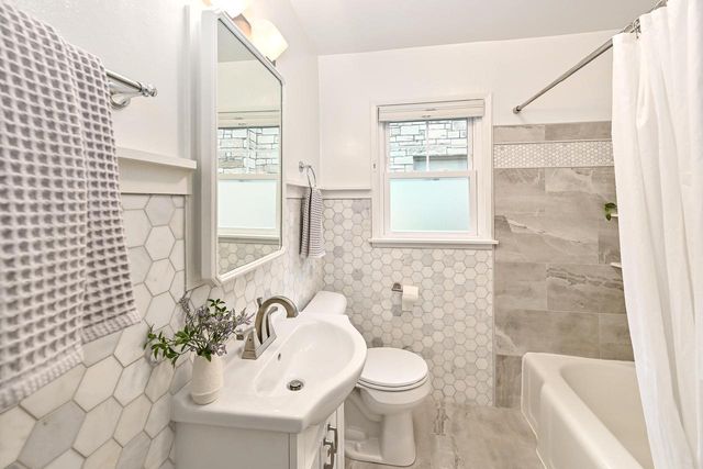 2425 N 81st STREET, Wauwatosa, WI 53213