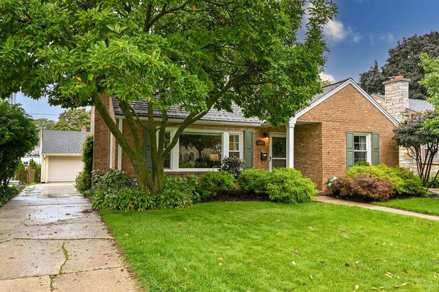 2425 N 81st STREET, Wauwatosa, WI 53213