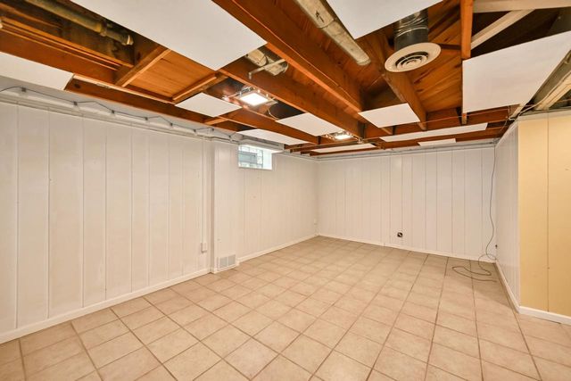 2425 N 81st STREET, Wauwatosa, WI 53213