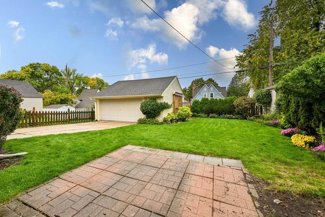 2425 N 81st STREET, Wauwatosa, WI 53213