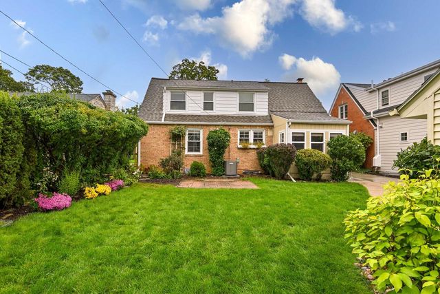 2425 N 81st STREET, Wauwatosa, WI 53213