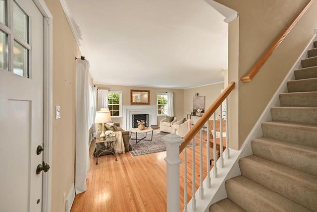 2425 N 81st STREET, Wauwatosa, WI 53213