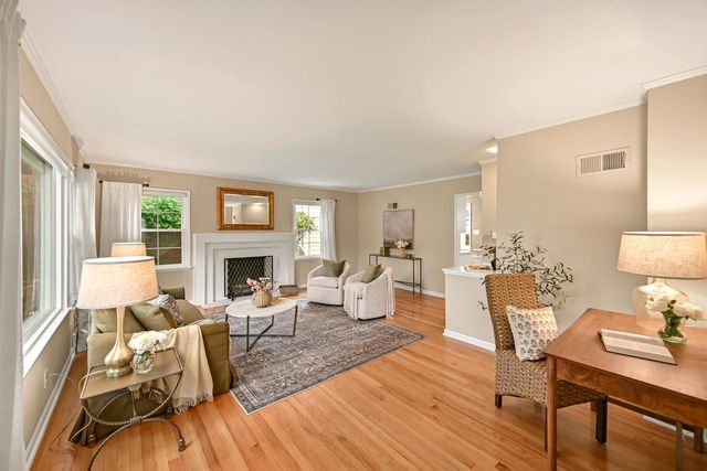 2425 N 81st STREET, Wauwatosa, WI 53213