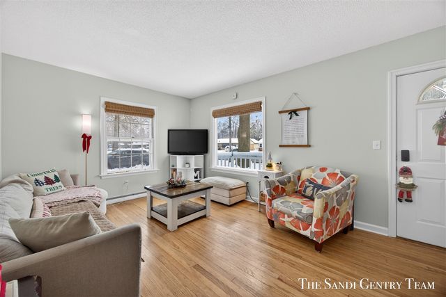 3454 Mccracken Street, Norton Shores, MI 49441